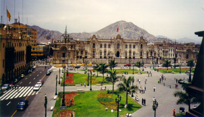 Lima: the presidential palace in the Plaza des Armas